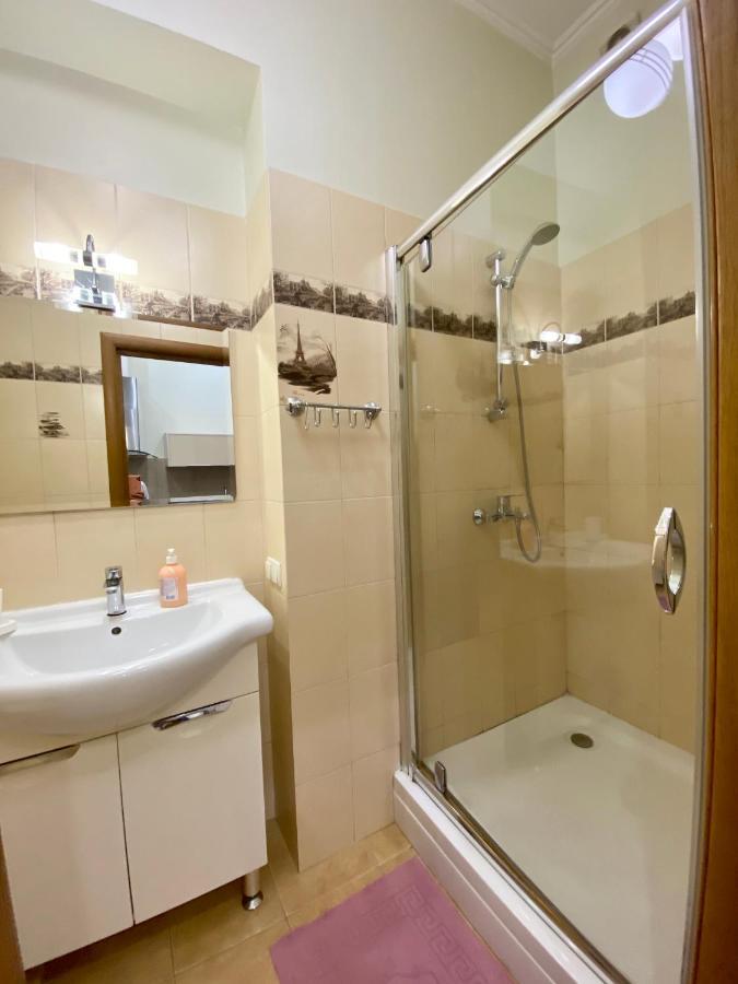 Old Town Apartments Lanzheron Beach Odessa Buitenkant foto